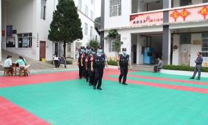 暖心“护学岗”为祖国花朵撑起“保护伞”