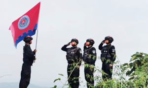 爬高山、巡密林、护界碑，40名增援民警护航边境安宁  　　