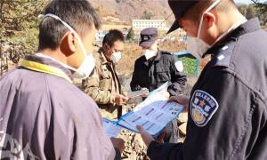 长川边境检查站民警开展务工人员普法宣传活动