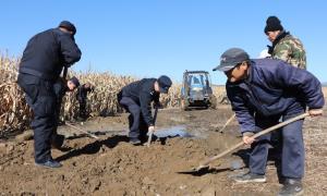 警民携手修缮“秋收路”