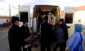 工友农机操作失误受伤 警医联动紧急施救