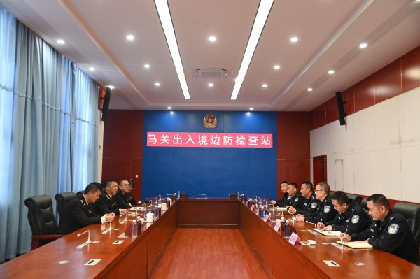 马关出入境边防检查站机关党支部与都龙海关党支部开展学习党的二十大精神联学联建活动 (2).jpg