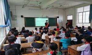 马关出入境边防检查站保良街分站开展“党的二十大精神进校园”主题活动