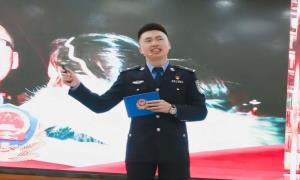 文艺骨干“小岳岳”