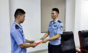 三亚出入境边防检查站为基层民警配发党的二十大辅导书籍