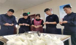 迎冬至 包饺子 暖警心