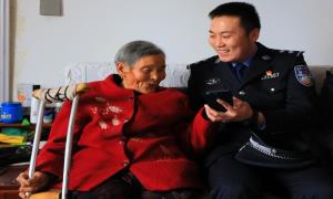 关爱空巢老人 这个90后移民管理警察有妙招