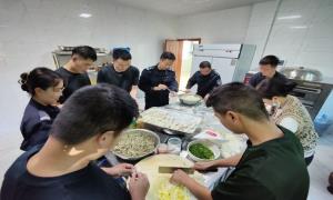 立冬夜 吃饺子 警营里也有家味道