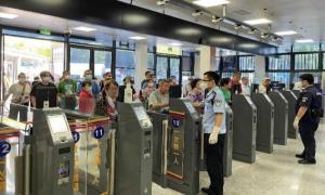 中英街向游客有序开放！沙头角出入境边防检查站高效保障通行安全畅通