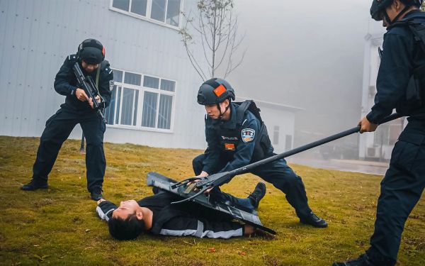 马关出入境边防检查站开展应急处突实战演练 (3).jpg