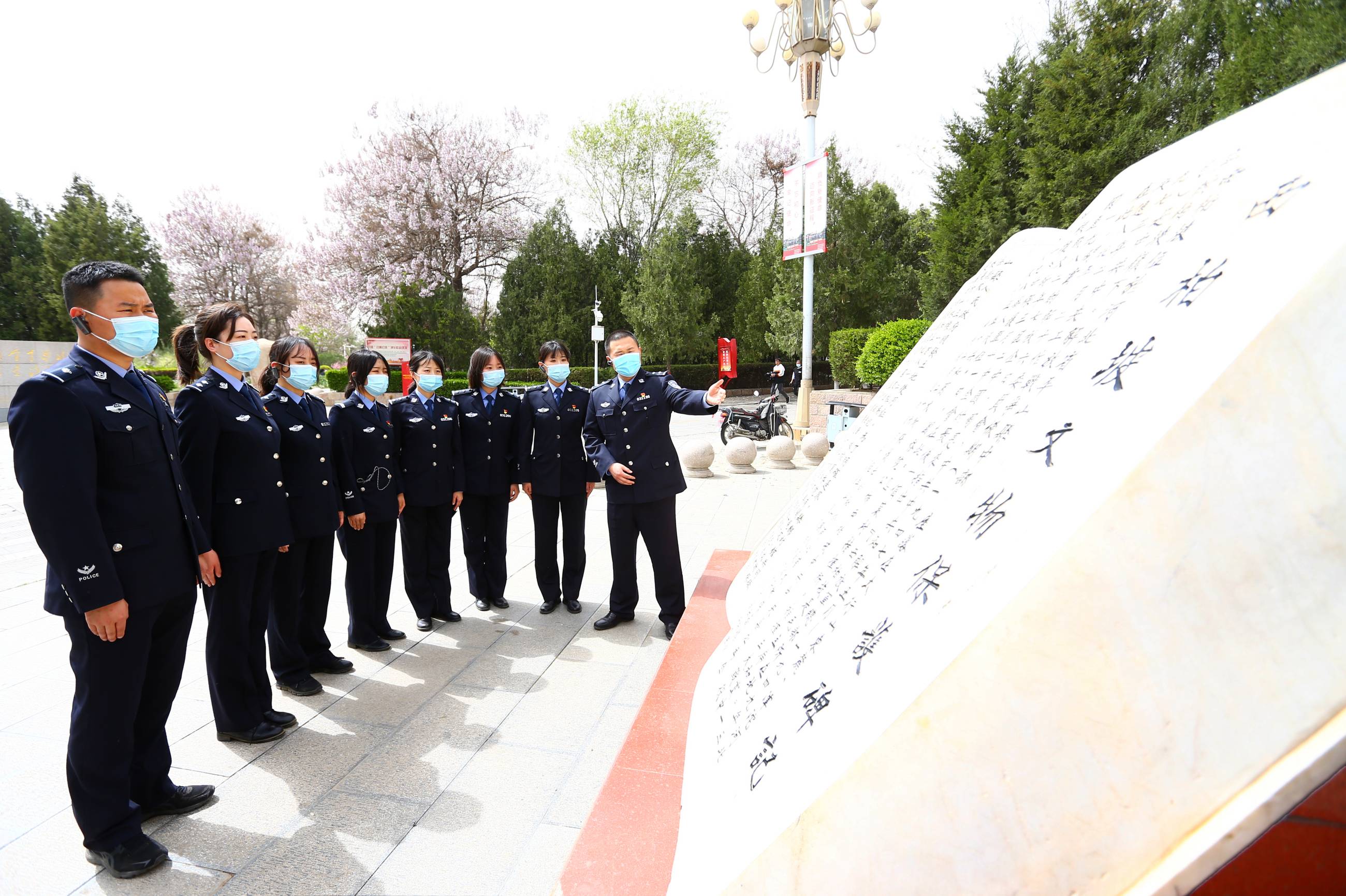 参观西柏坡2.jpg 参观西柏坡2.jpg