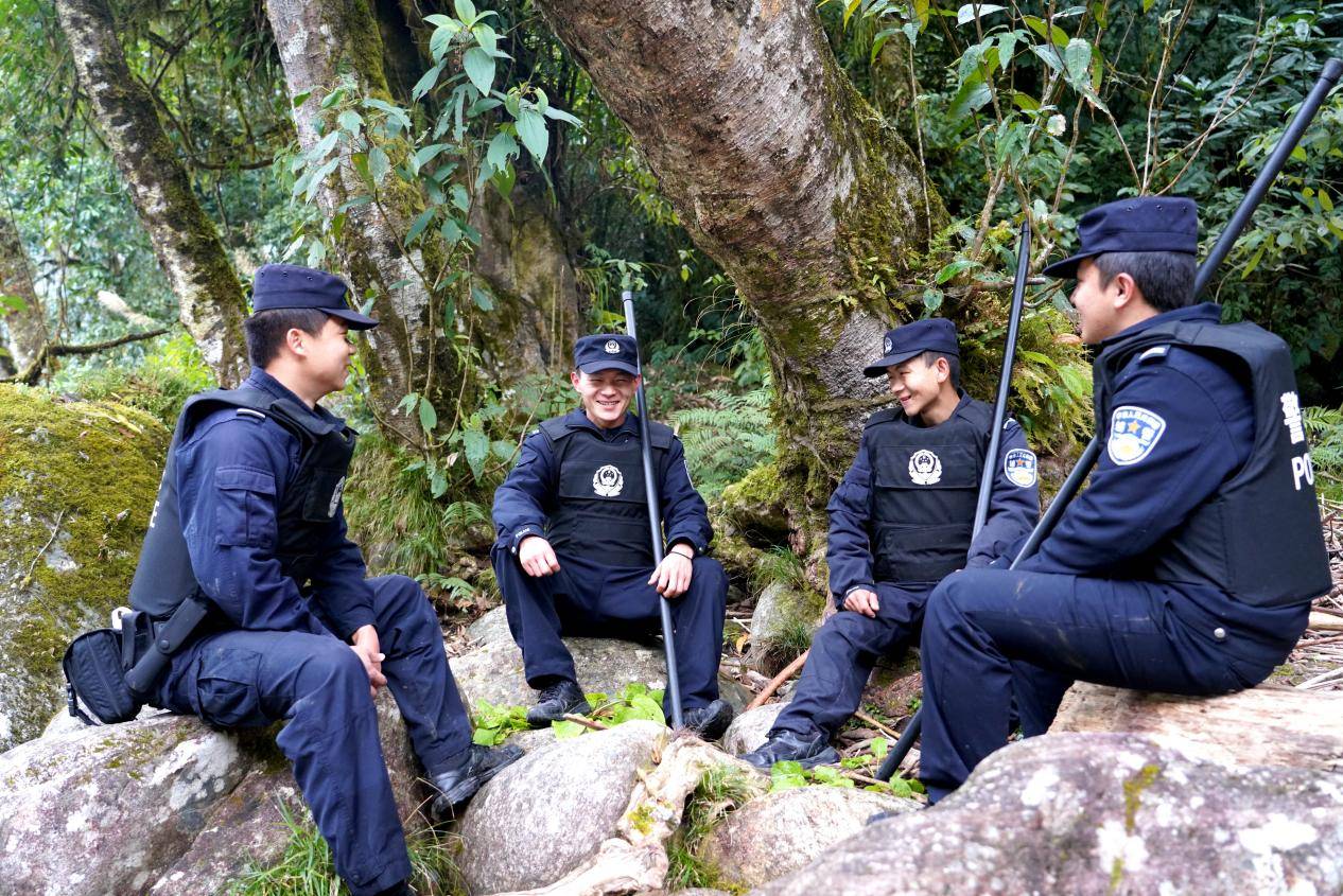 图片 2(1).jpg 图片 2(1).jpg