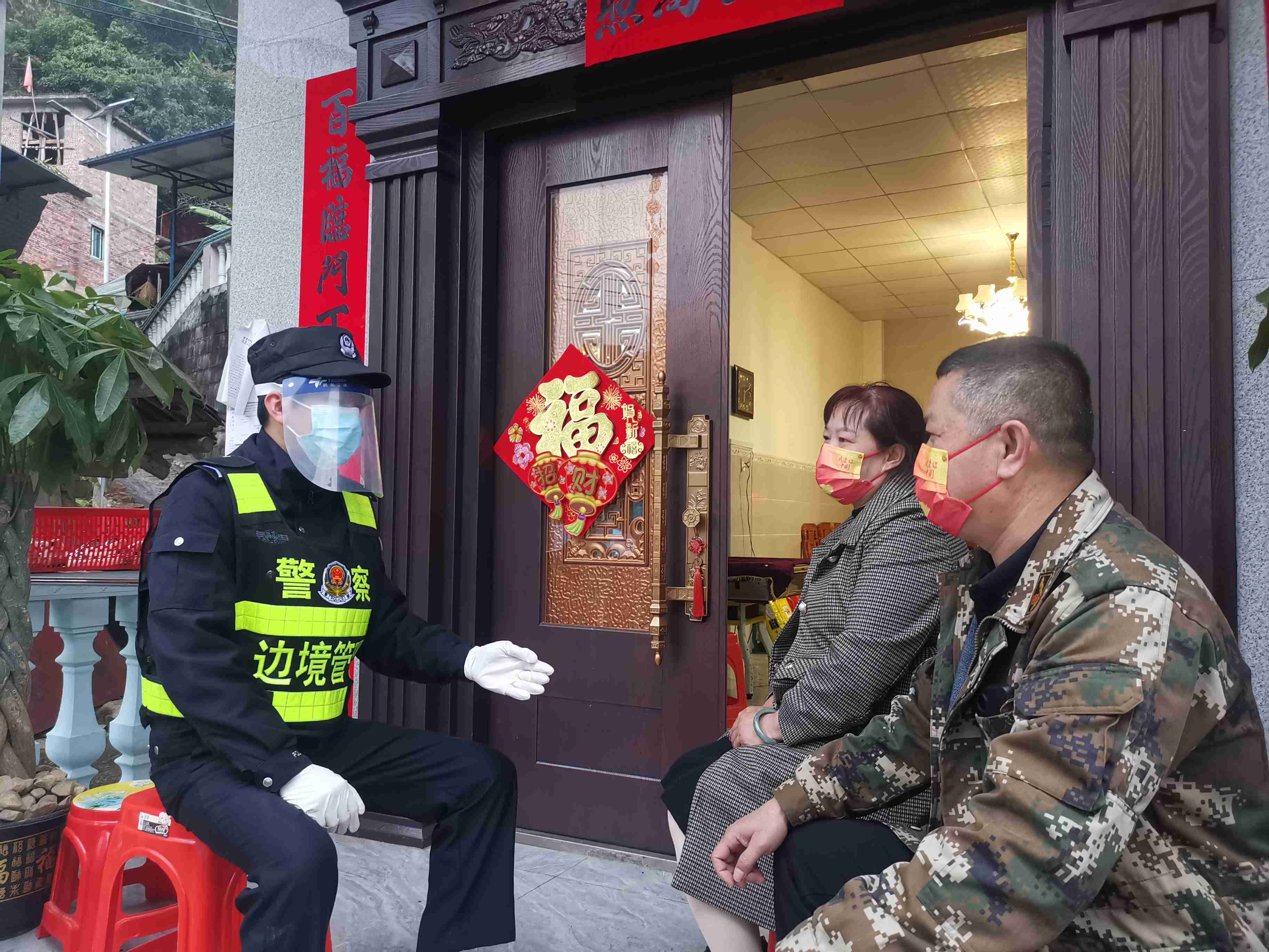 8：15-走访群众.jpg