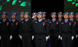 军警夫妻：你不回家，我不下班