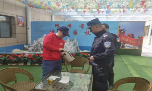 相机丢失珠峰脚下，民警火速找回