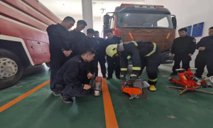 民警和消防员“零距离”交流共同提高技能
