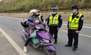 古登边境派出所联合开展道路交通整治