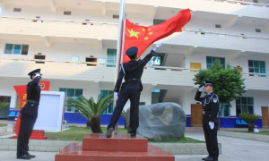 移民警察用“坚守”向祖国深情告白
