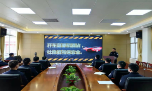 邀请交警授课 时刻绷紧安全弦