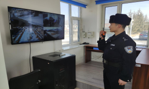 移民管理警察“双警家庭”双倍坚守