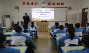 钦州保税港区出入境边防检查站定制“安全秘籍”进村校上好“开学第一课”