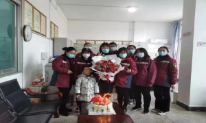 视频隔空拜堂的特殊婚礼