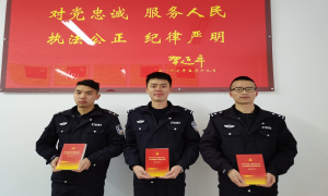 子里甲边境派出所精心为民警配发十九届六中全会精神学习书籍