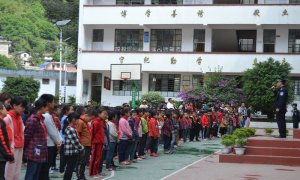 用法治护航 向校园欺凌说“不”