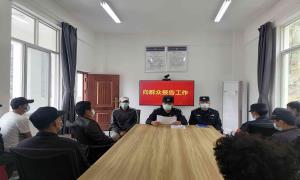 开门评警纳良谏 警民恳谈心连心