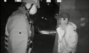 冬日暖心！民警救助夜晚走失老人