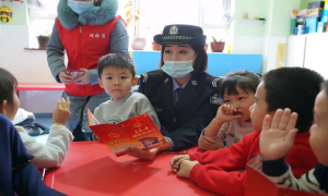 “我以后也要成为一名移民管理警察”