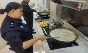 品汤圆饺子 迎元宵佳节