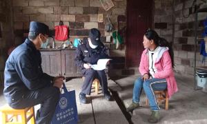 洛本卓边境派出所走访入户强管控
