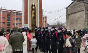 洪湖警方：“虎力全开”，暖心护航开学季