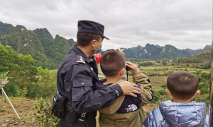 父子齐上阵 警营里别样团聚