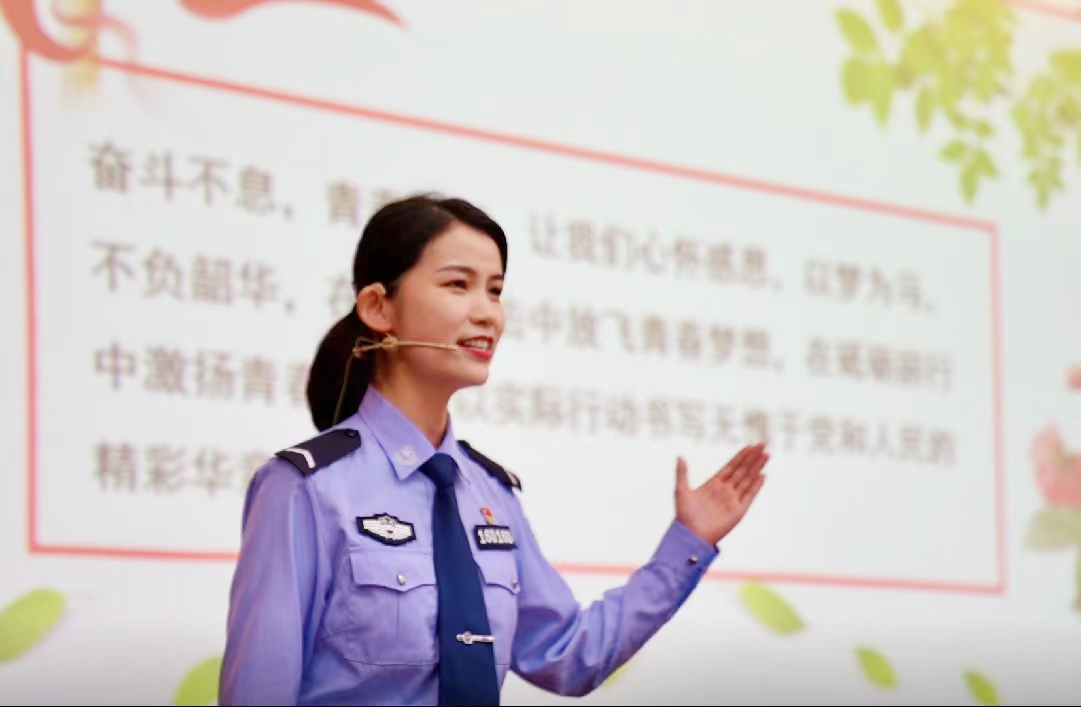 01.成乙川参加先进事迹宣讲会 （蒙绪顺 摄）.jpg