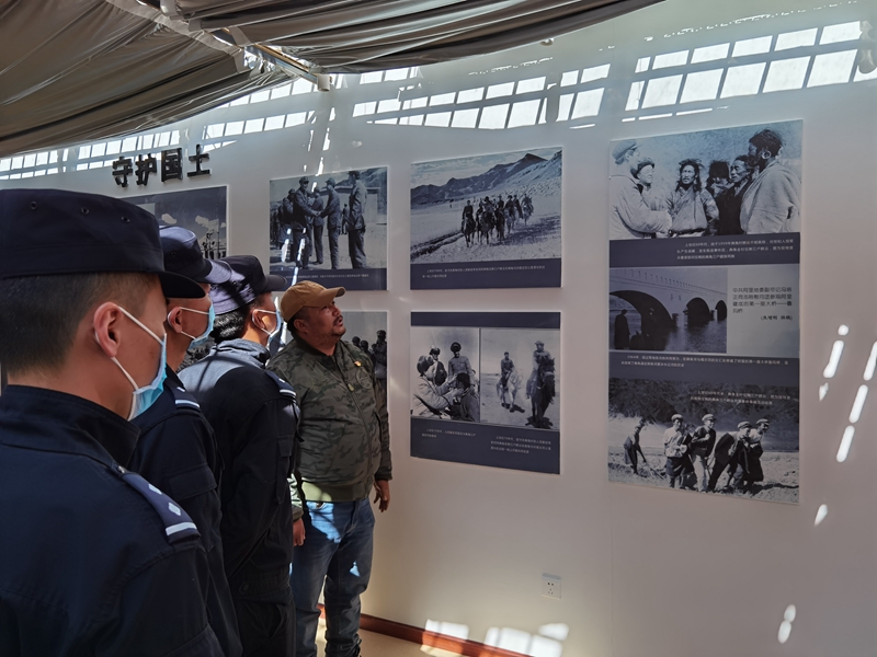 扎西岗边境派出所参观典角村史馆（姚周）.jpg