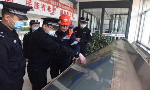 黄骅出入境边防检查站多措并举学习宣传贯彻全国“两会”精神