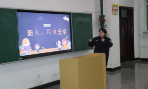 民警上讲台  普法进校园