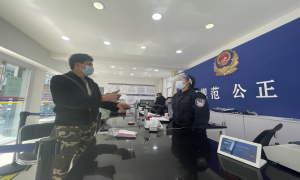 传承雷锋精神 点亮微笑服务