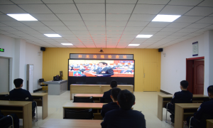 和龙边境检查站深入学习 “两会”精神