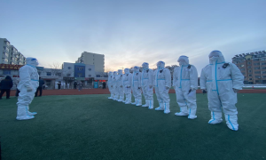 战疫不后退 服务不缺位