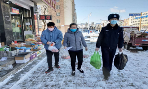助力“枫桥式派出所”创建 民警走进辖区了解民意