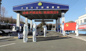 防疫卡点的一颗螺丝钉