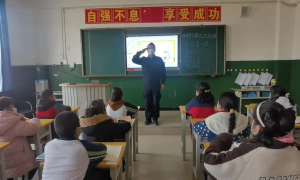 法治副校长“上岗”为青春护航