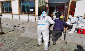 防疫一线 为民解困