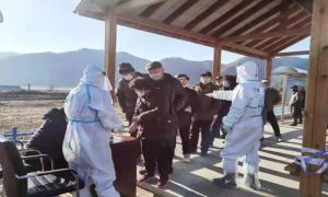 南坪边境派出所全力护航辖区居民核酸检测