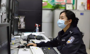 最美“警”色：国门玫瑰别样红