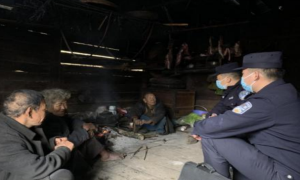 寒冬走访送关怀 民警行动暖人心