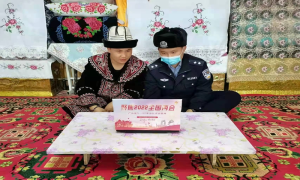 吐古青布拉克边境派出所深入边境辖区宣传“两会”精神